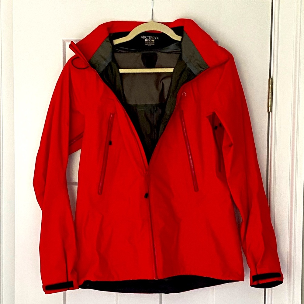 Beautiful red rain/wind jacket. High quality.